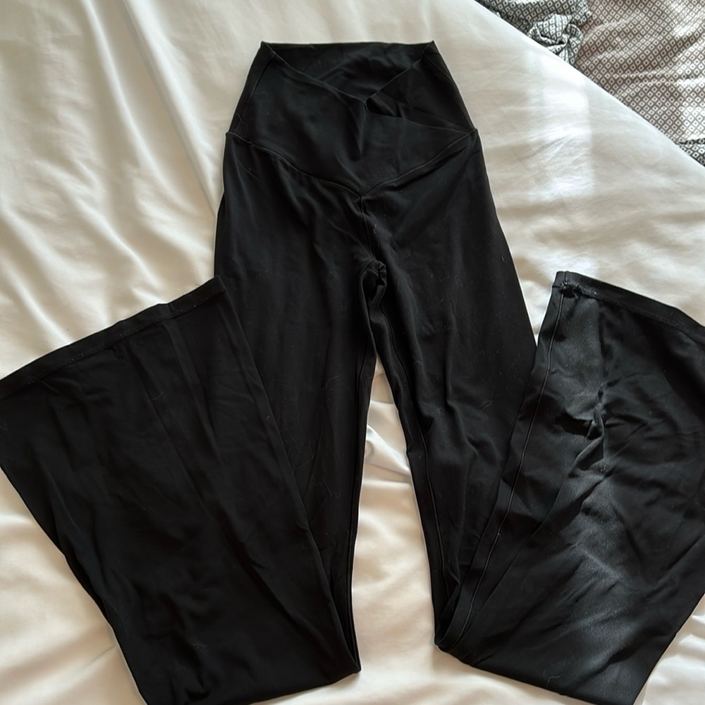 AERIE Black Crossover Flare Leggings. Size Small.